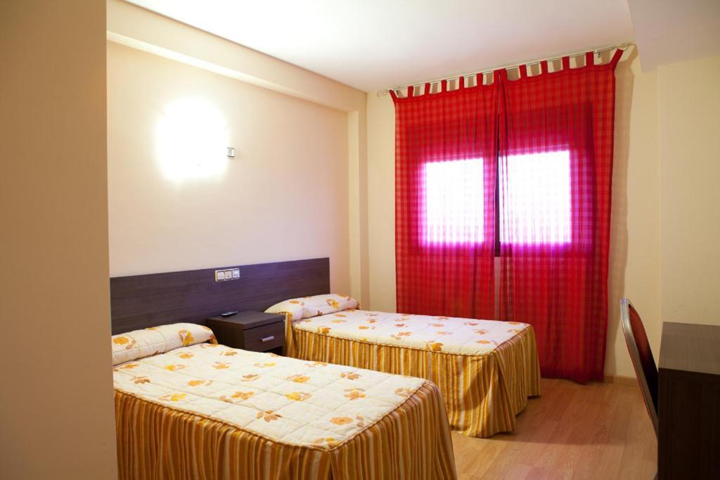 Hotel Casa Marzo カリニェナ 部屋 写真